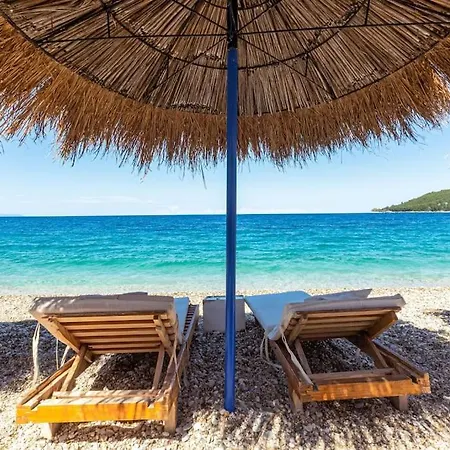 Potam'sea Bliss 5 - Front, Sun Beds & Parking Apartmán