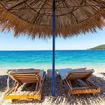 Potam'sea Bliss 5 - Front, Sun Beds & Parking Apartamento